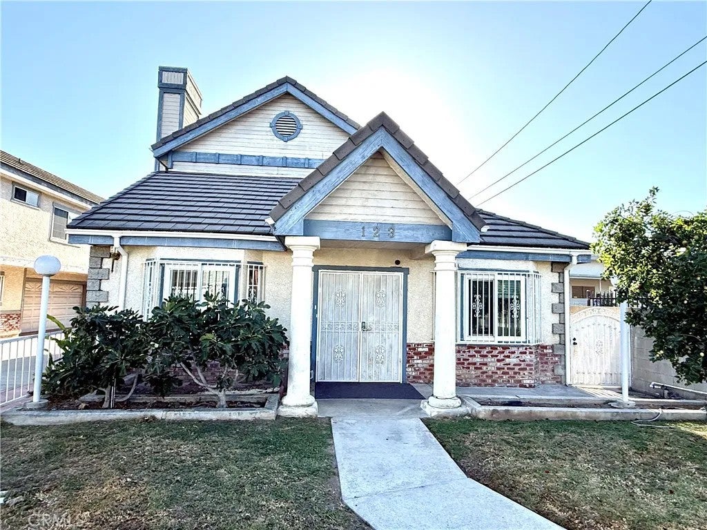 123 S Moore — photo