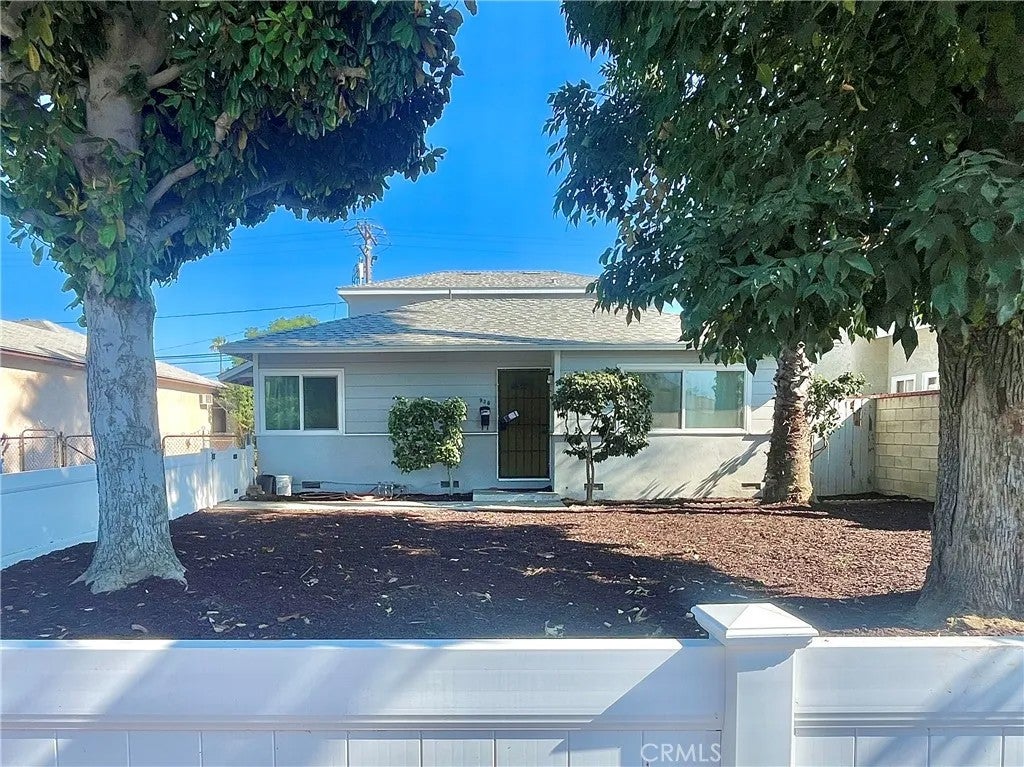 936 E Sandra — photo
