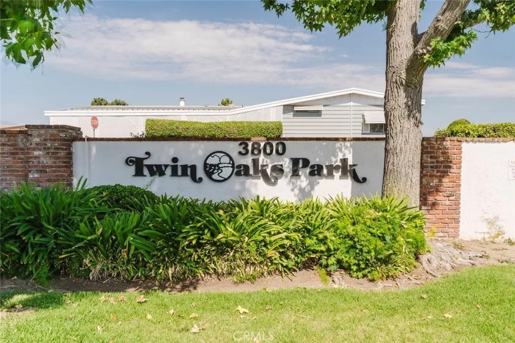 3800 Bradford 63 — photo