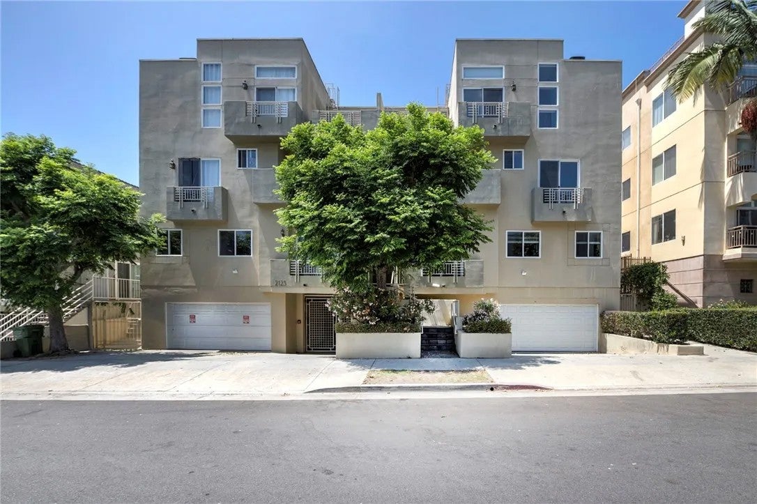2125 S Bentley Ave 101 — photo
