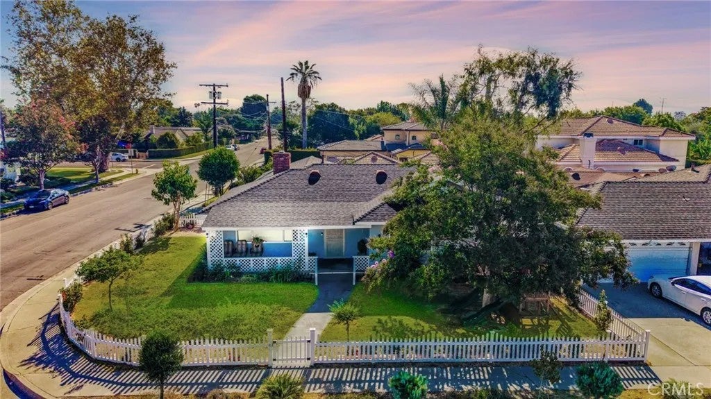 5446 Arden — photo