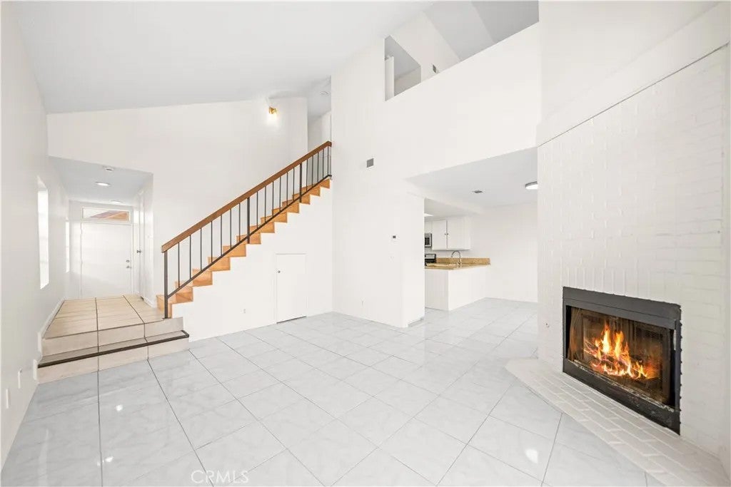 6060 Oak Street M — photo