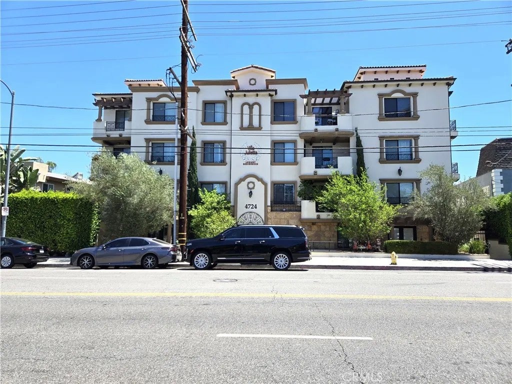 4724 Kester Avenue 409 — photo