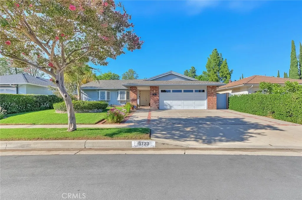 18723 Mayall — photo