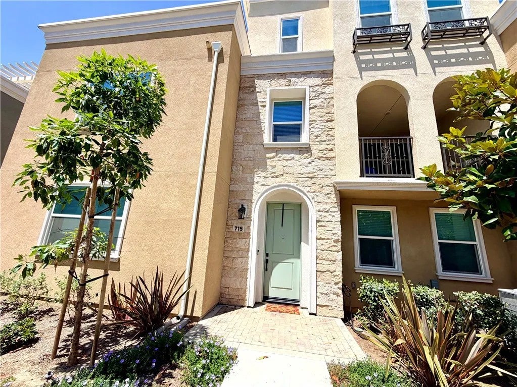 715 Winchester Drive — photo
