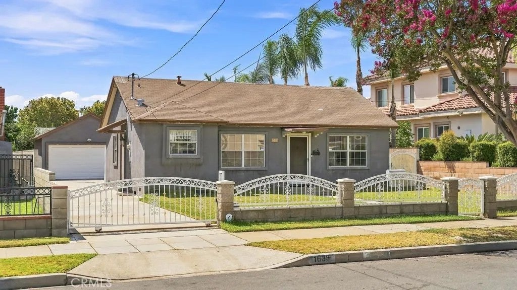 1639 Walnut Street — photo