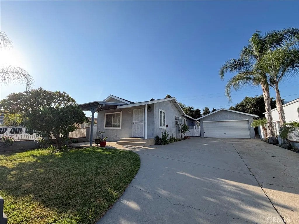129 E Pomona — photo