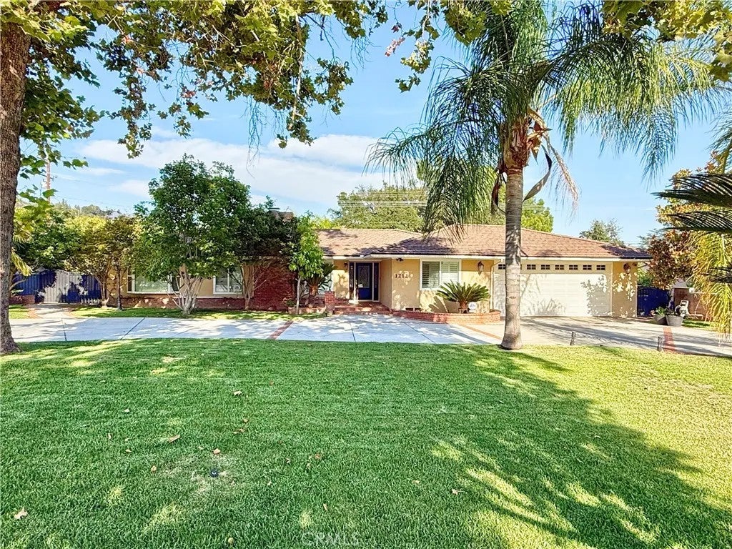 1212 N Santa Anita — photo