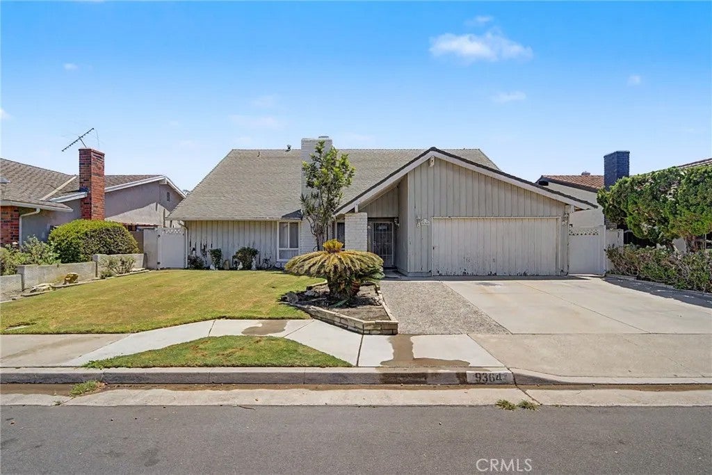 9364 Fleetwood Street — photo