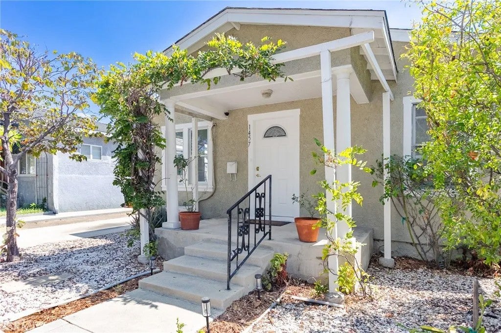 1457 E California — photo