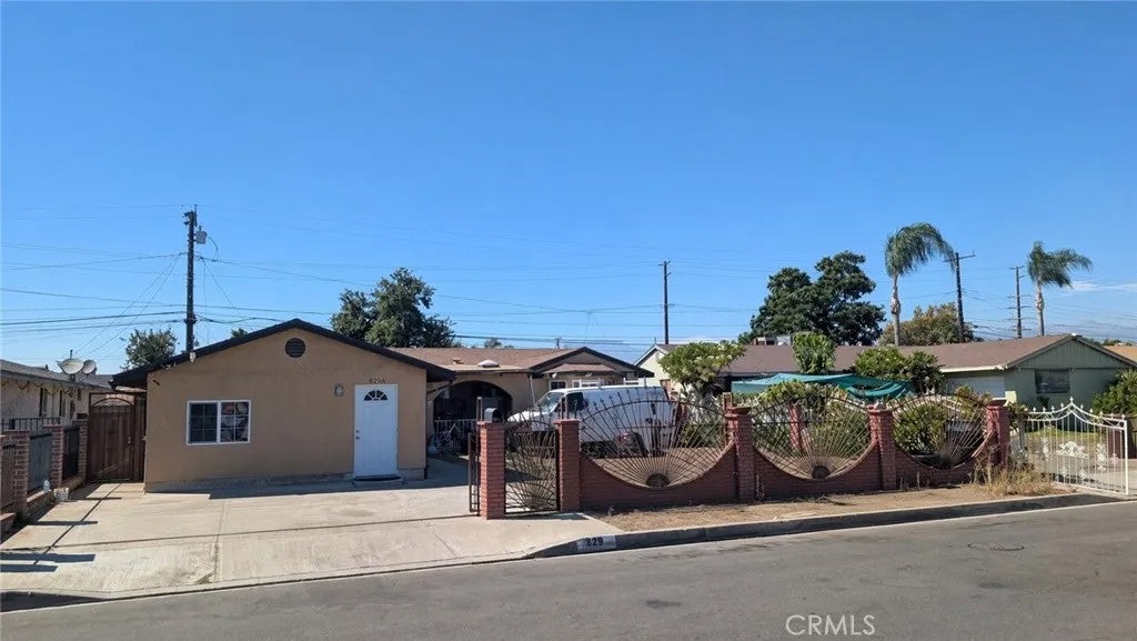 829 Foxworth — photo