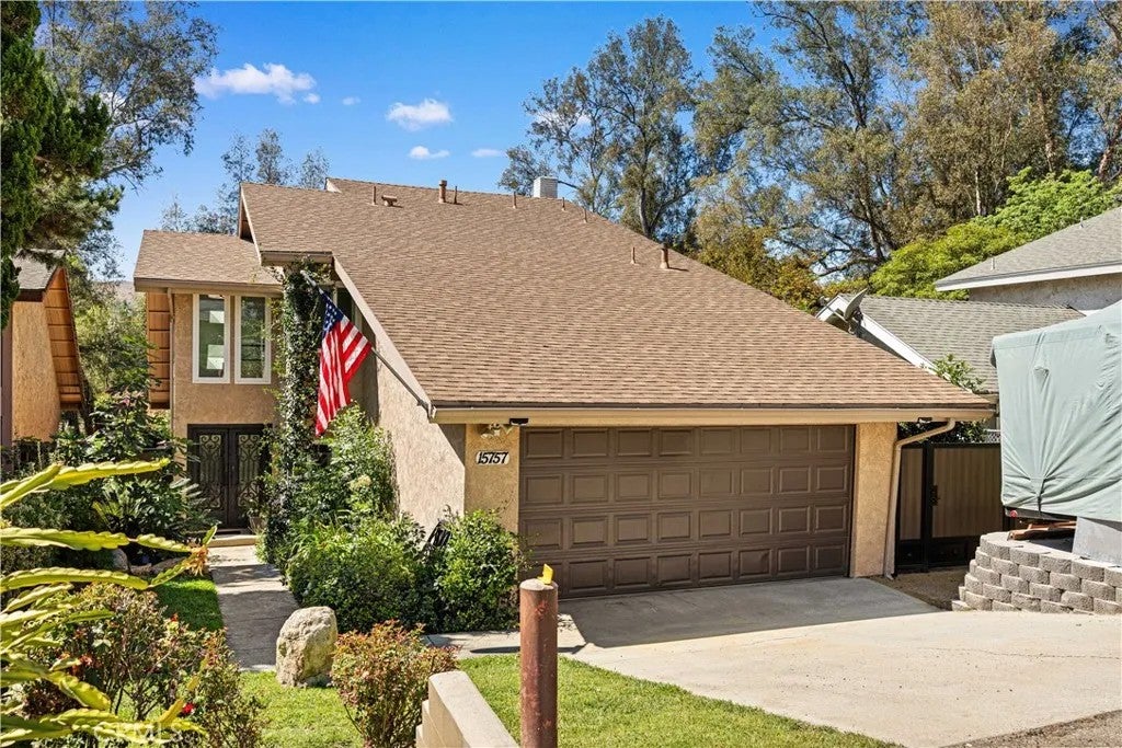 15757 Country Club Dr — photo