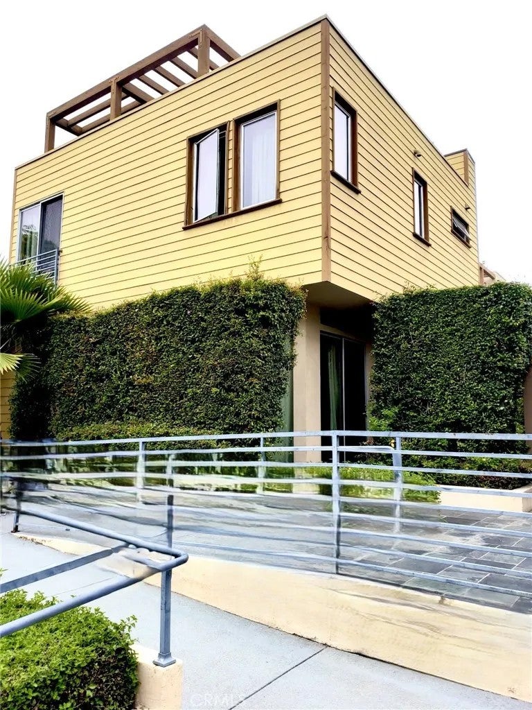 41 N Oak Avenue 1 — photo