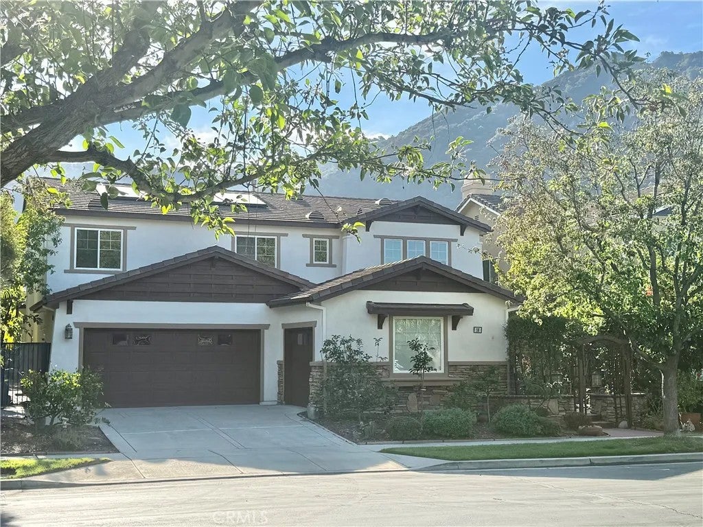16 Foxtail Court — photo