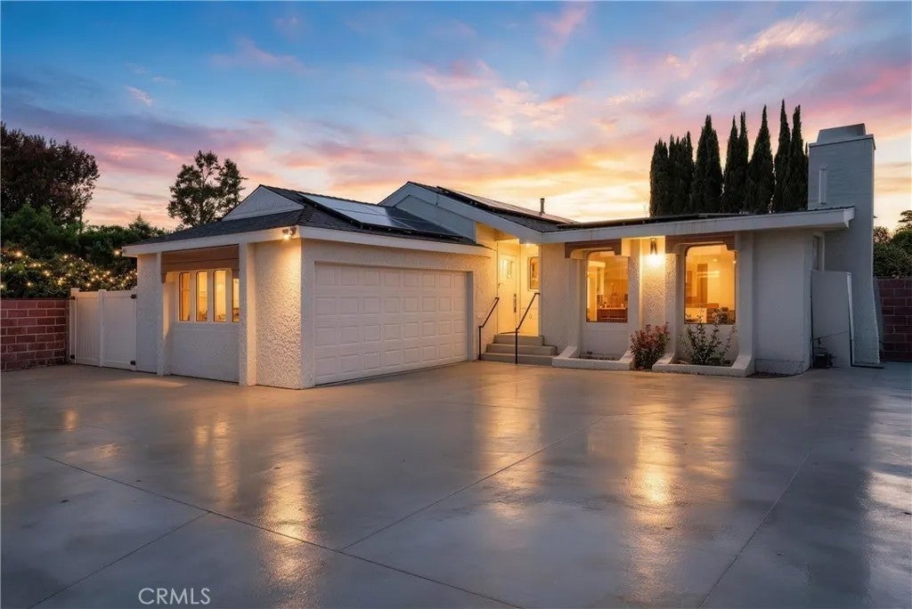 6246 Fallbrook — photo