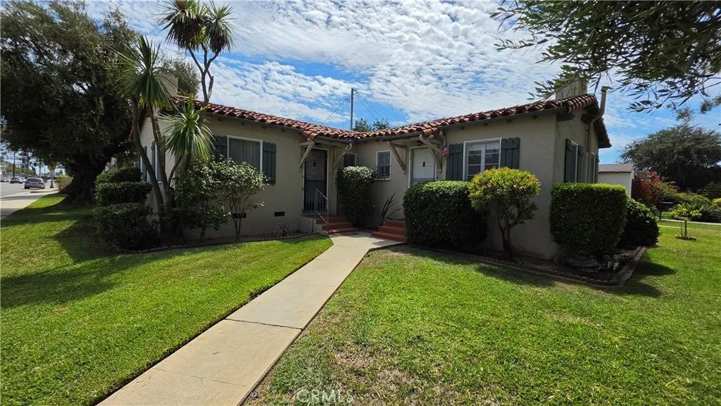 2102 La Paloma — photo