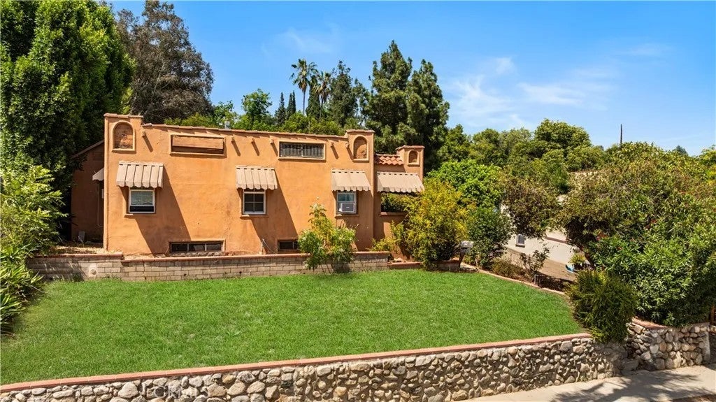 4949 Range View — photo