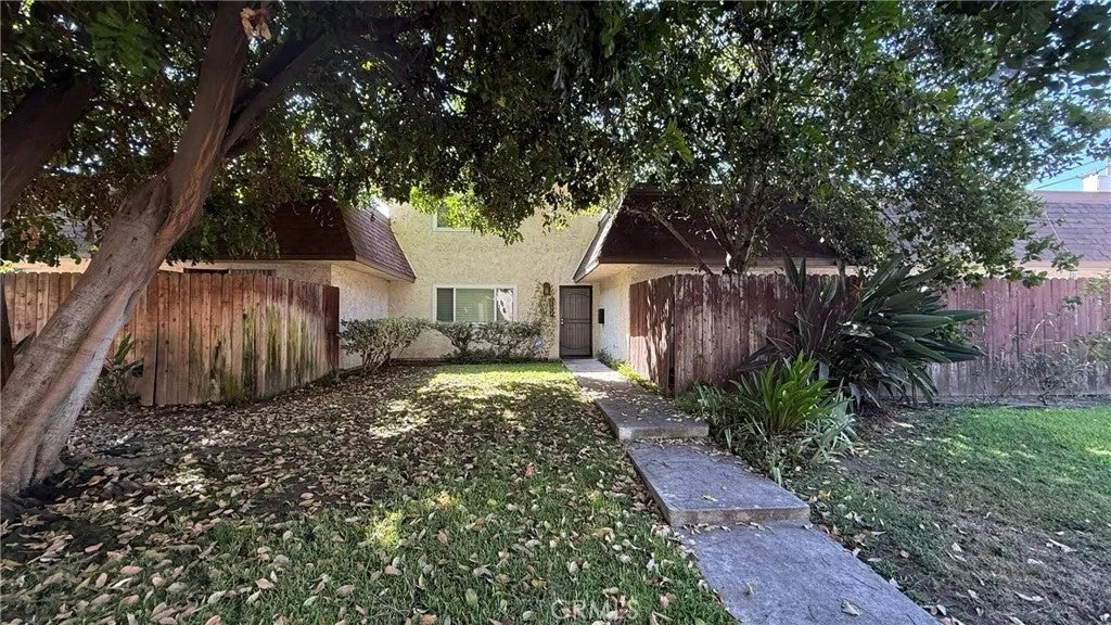 5572 Temple City — photo