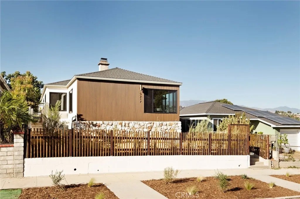5217 Hub Street — photo
