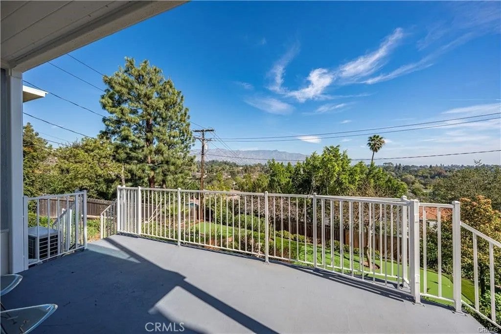 332 Anita Dr — photo