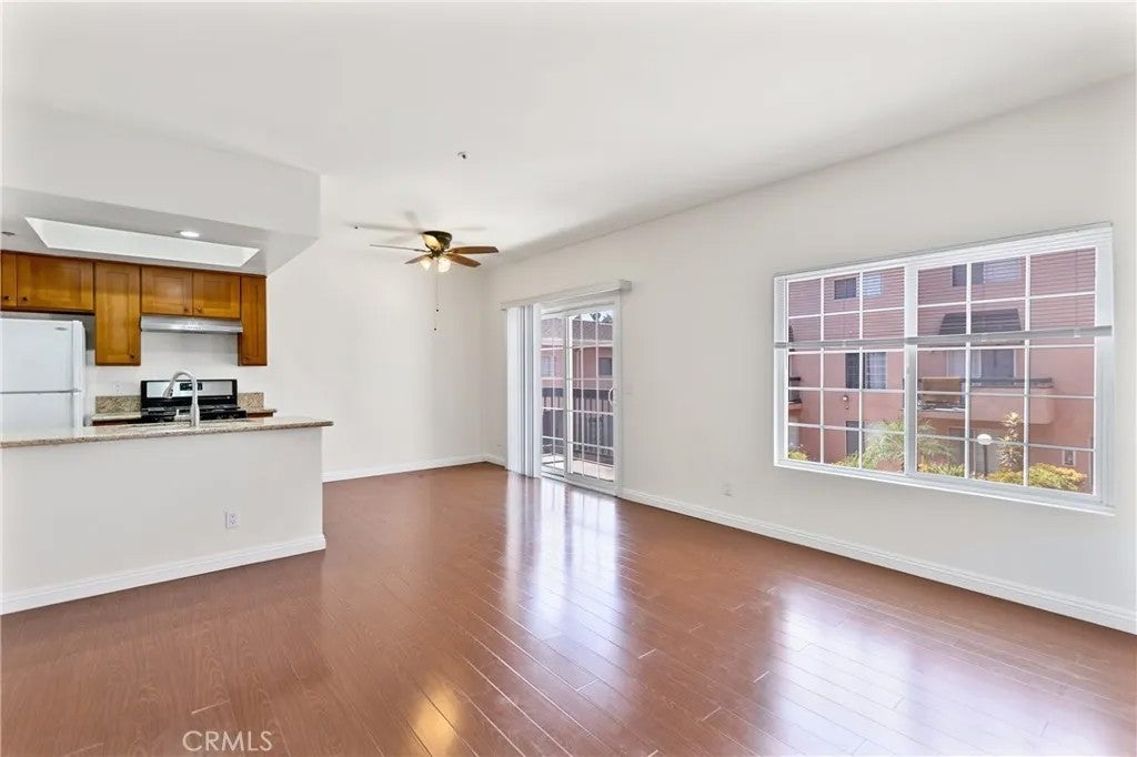 147 W Acacia 122 — photo