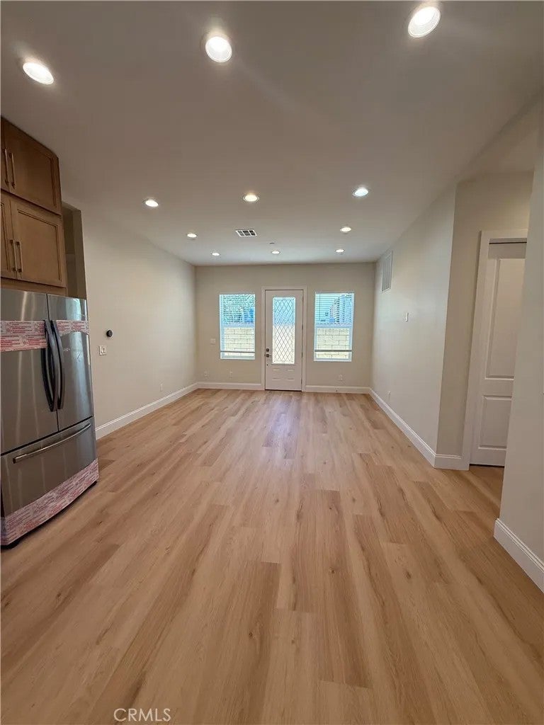 1140 W Donington Street — photo