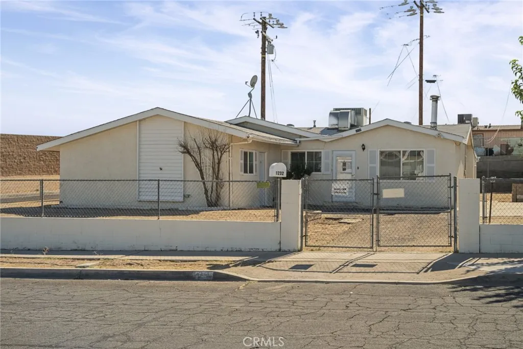 1232 E Elizabeth — photo