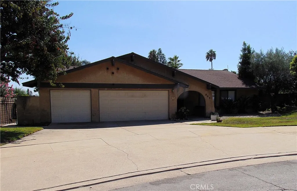 880 Kimberly Court — photo