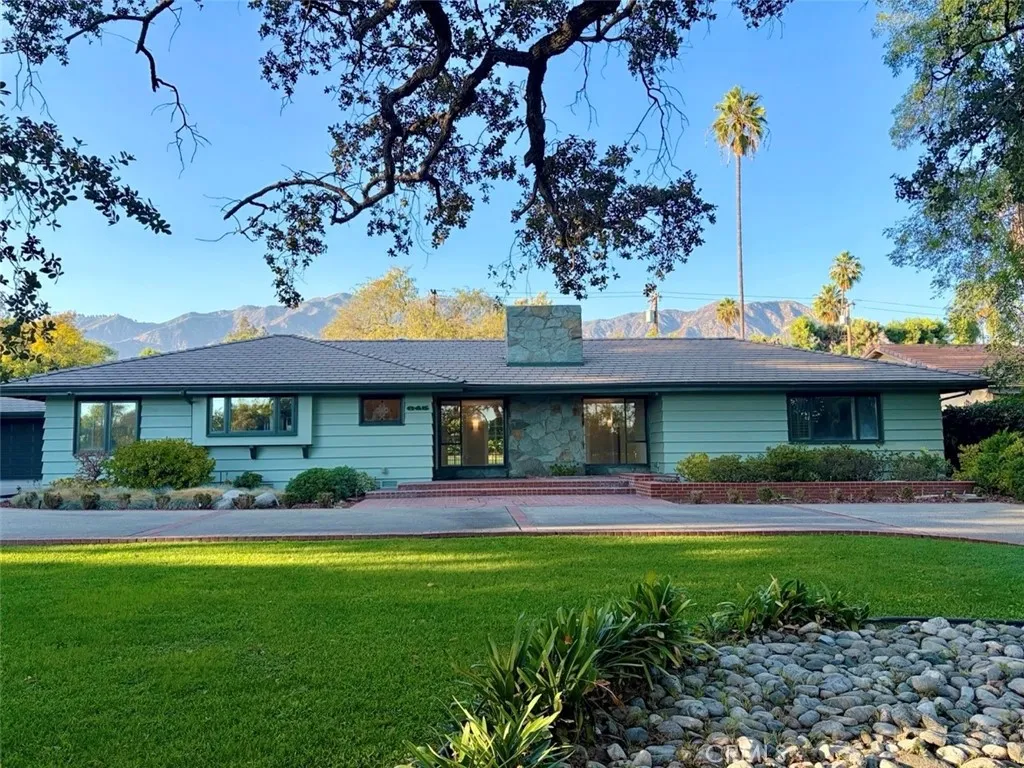 645 W Foothill Blvd — photo