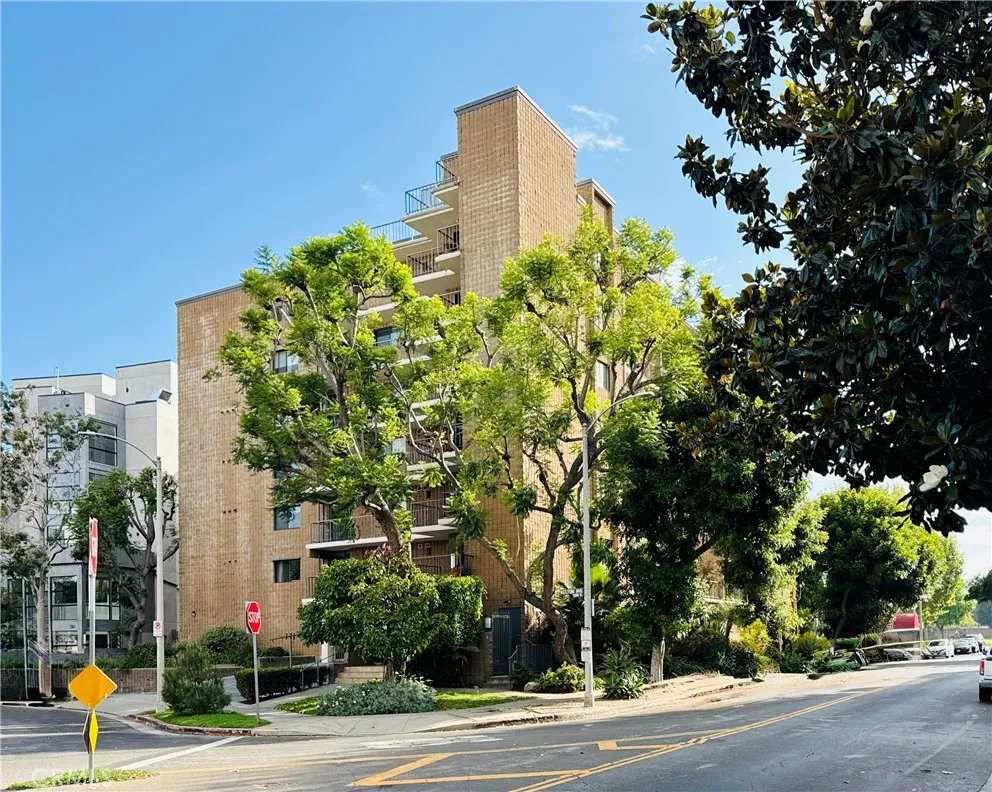 10966 Rochester Avenue Unit 1B — photo