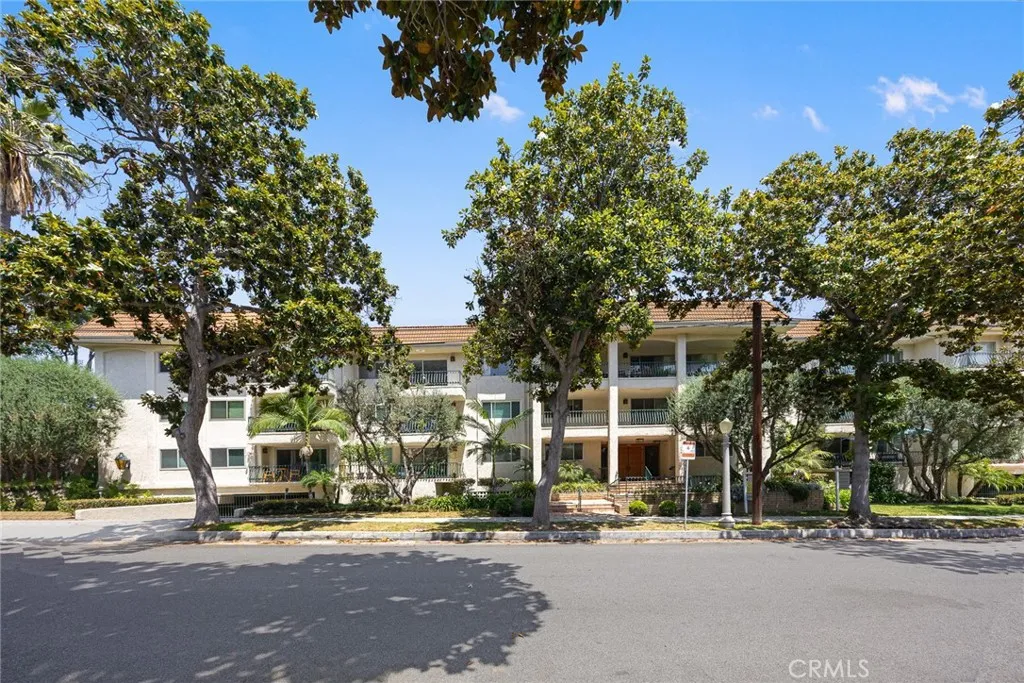 420 S Madison Avenue Unit 301 — photo