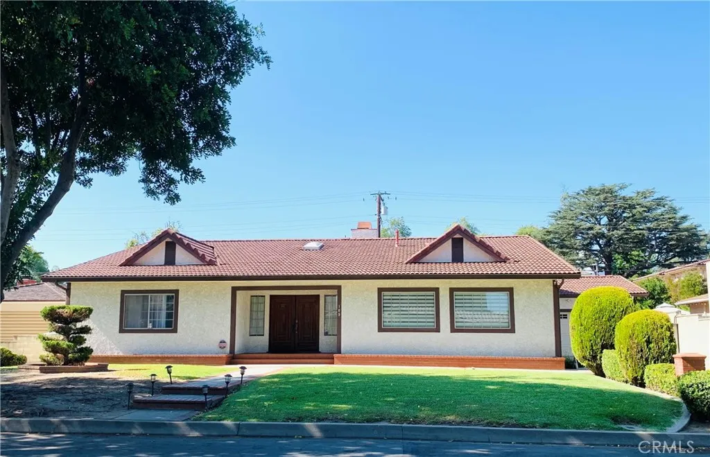 109 W Sandra Avenue — photo