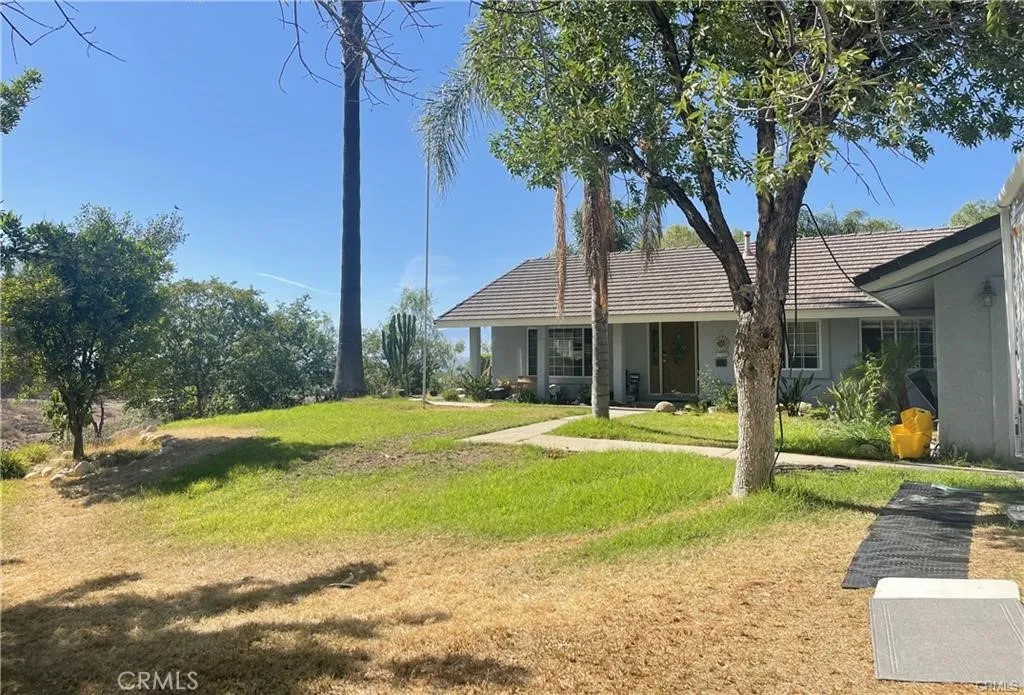 17660 Mariposa — photo