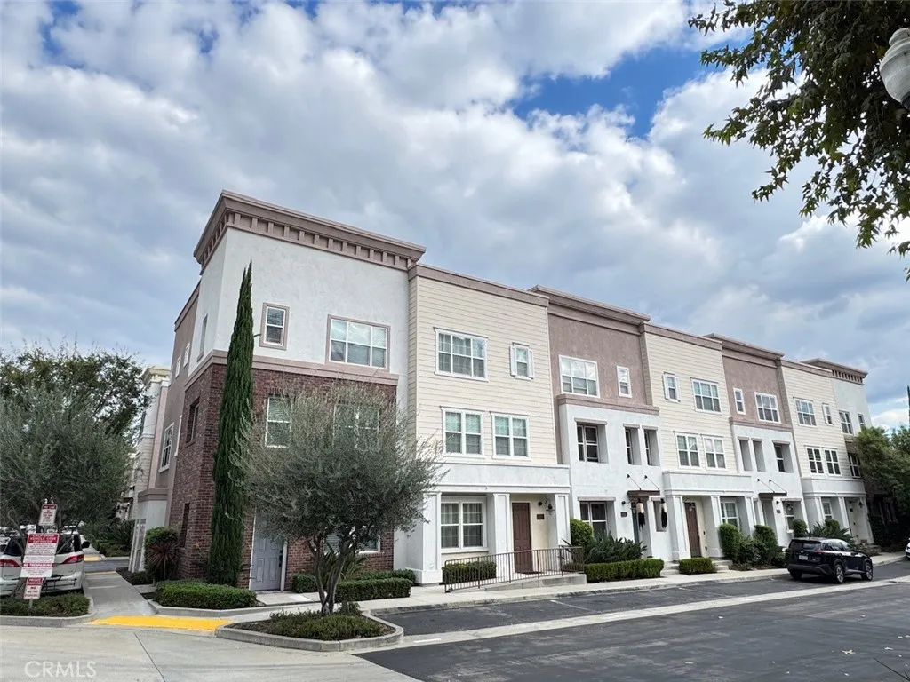 150 E Commercial — photo