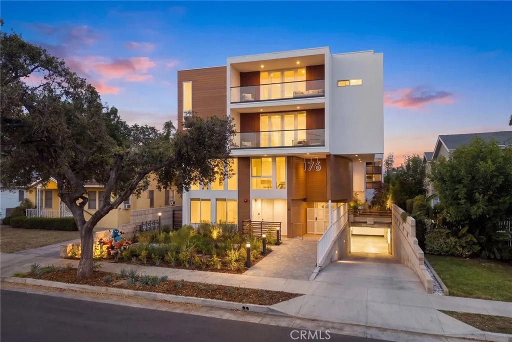 176 N Catalina Avenue Unit 104 — photo