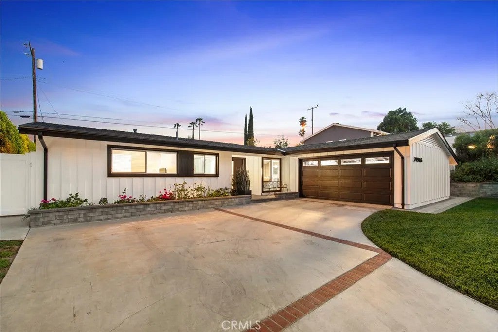 20516 Aetna Street — photo