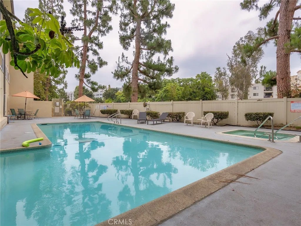 11138 Aqua Vista Street 18 — photo