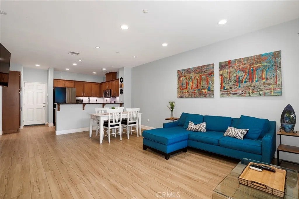 330 Harbor Breeze Drive — photo