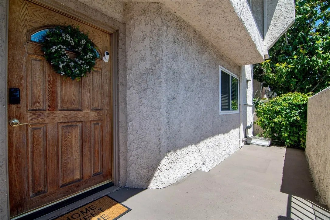 5401 Zelzah 115 — photo