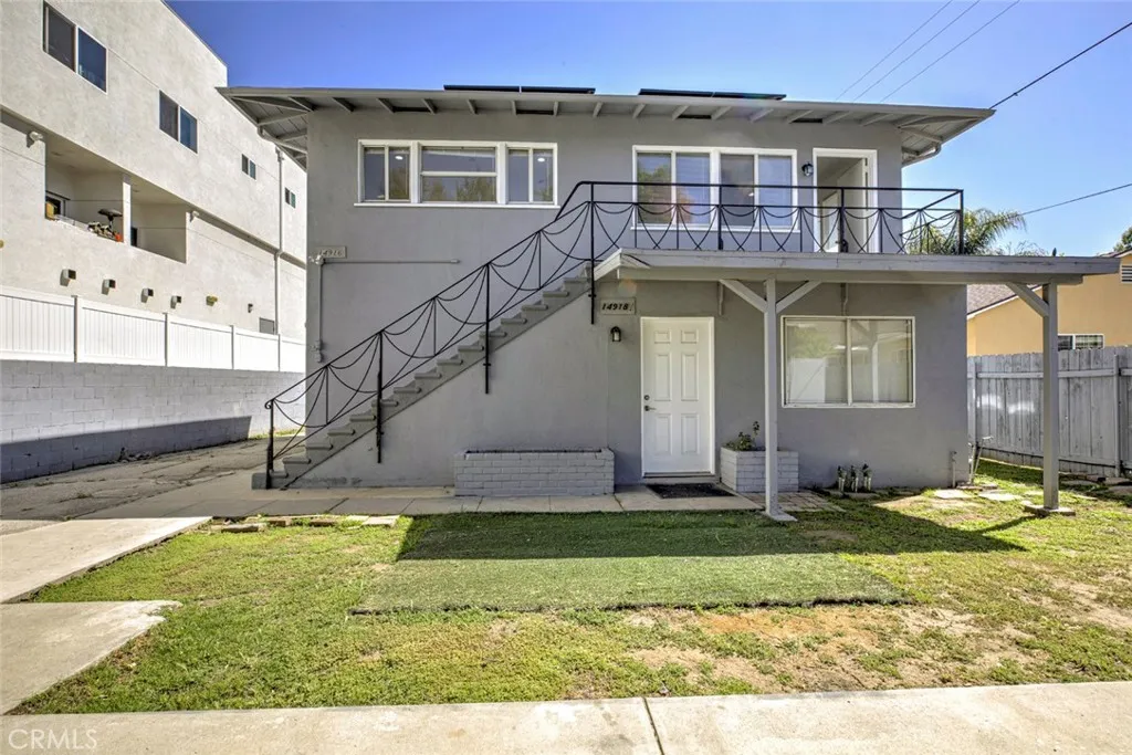 14916 Wyandotte — photo