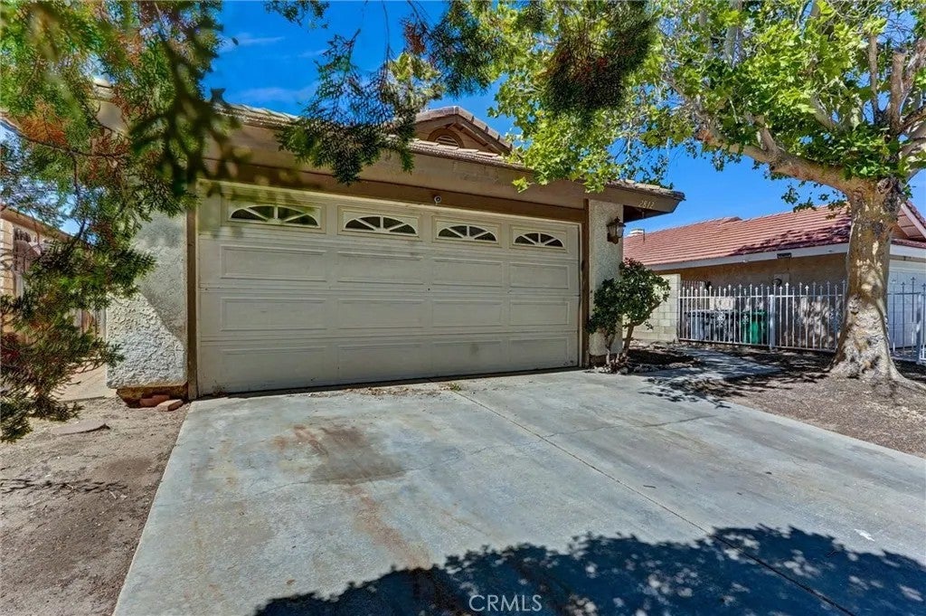 2812 Fairfield Avenue — photo