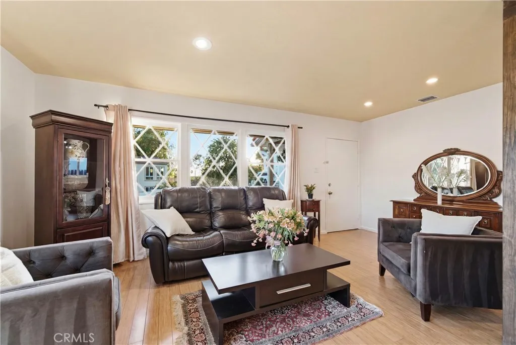 10772 Las Lunitas, Tujunga, CA 91042 — photo 2