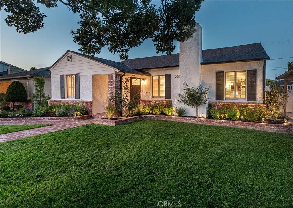 220 S Reese Place — photo
