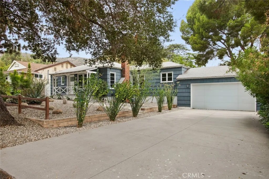 10215 Eldora Avenue — photo