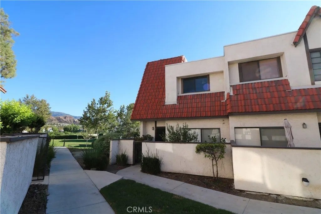 27644 Nugget 1 — photo
