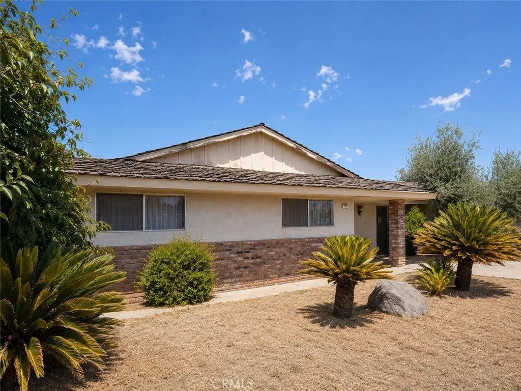 146 W Hanford Armona — photo