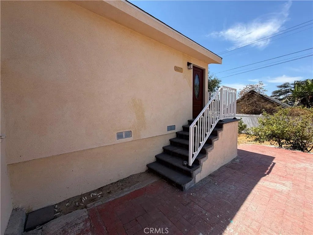 10621 McClemont Ave — photo