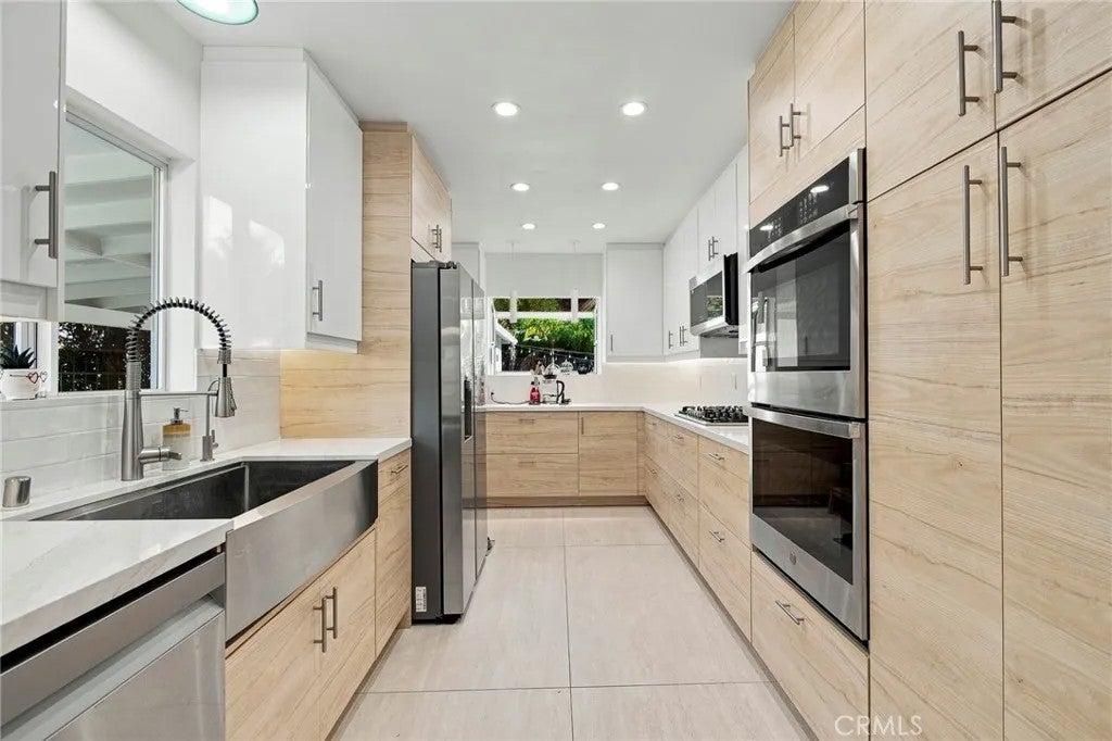 2142 E Chevy Chase — photo