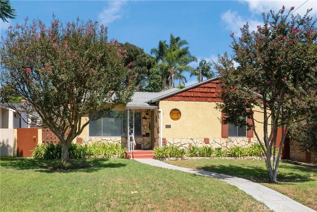 1815 W Riverside Drive — photo