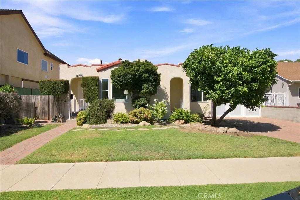 2207 N Lamer Street — photo